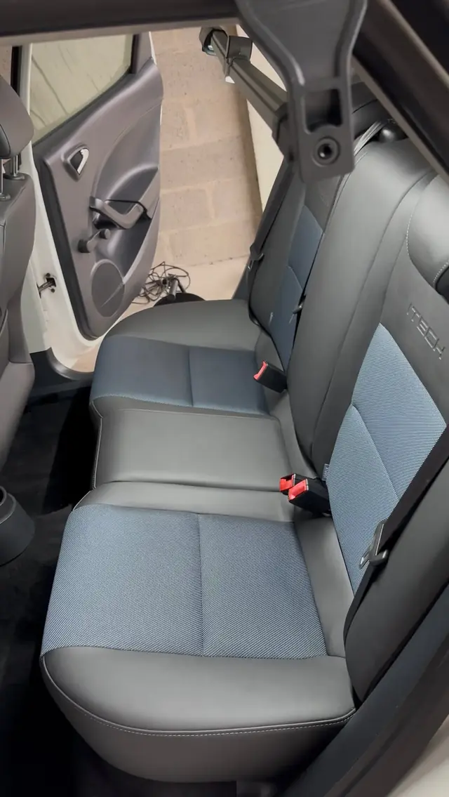 Banquette arrière d'une Seat Ibiza après un nettoyage PureCare Deluxe à Rezé